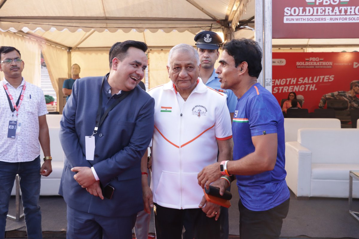 UpendrraRai's tweet photo. आज देश की राजधानी दिल्ली के करियप्पा परेड ग्राउंड में "PBG Soldierathon 2026" का भव्य आयोजन महामहिम राष्ट्रपति द्रौपदी मुर्मू जी द्वारा हरी झंडी दिखा कर किया गया। जिसके उपरांत मिजोरम के राज्यपाल जनरल (डॉ.)वी.के.सिंह जी, रिटायर्ड मेजर सुरेंद्र पूनिया जी के साथ हम सभी आयोजकों ने ग्राउंड पहुंचकर खिलाड़ियों का प्रोत्साहन किया। इस सफल आयोजन के लिए मेरी ओर से रिटायर्ड मेजर सुरेंद्र पूनिया जी की टीम से जुड़े सभी लोगों और प्रायोजकों का दिल से धन्यवाद। राष्ट्र सेवा और देश के वीरों के सम्मान के लिए हम सभी एकजुट होकर आगे कदम बढ़ाते रहें।
@rashtrapatibhvn @narendramodi @AmitShah @rajnathsingh @mansukhmandviya  @Gen_VKSingh @MajorPoonia @PMOIndia @HMOIndia
