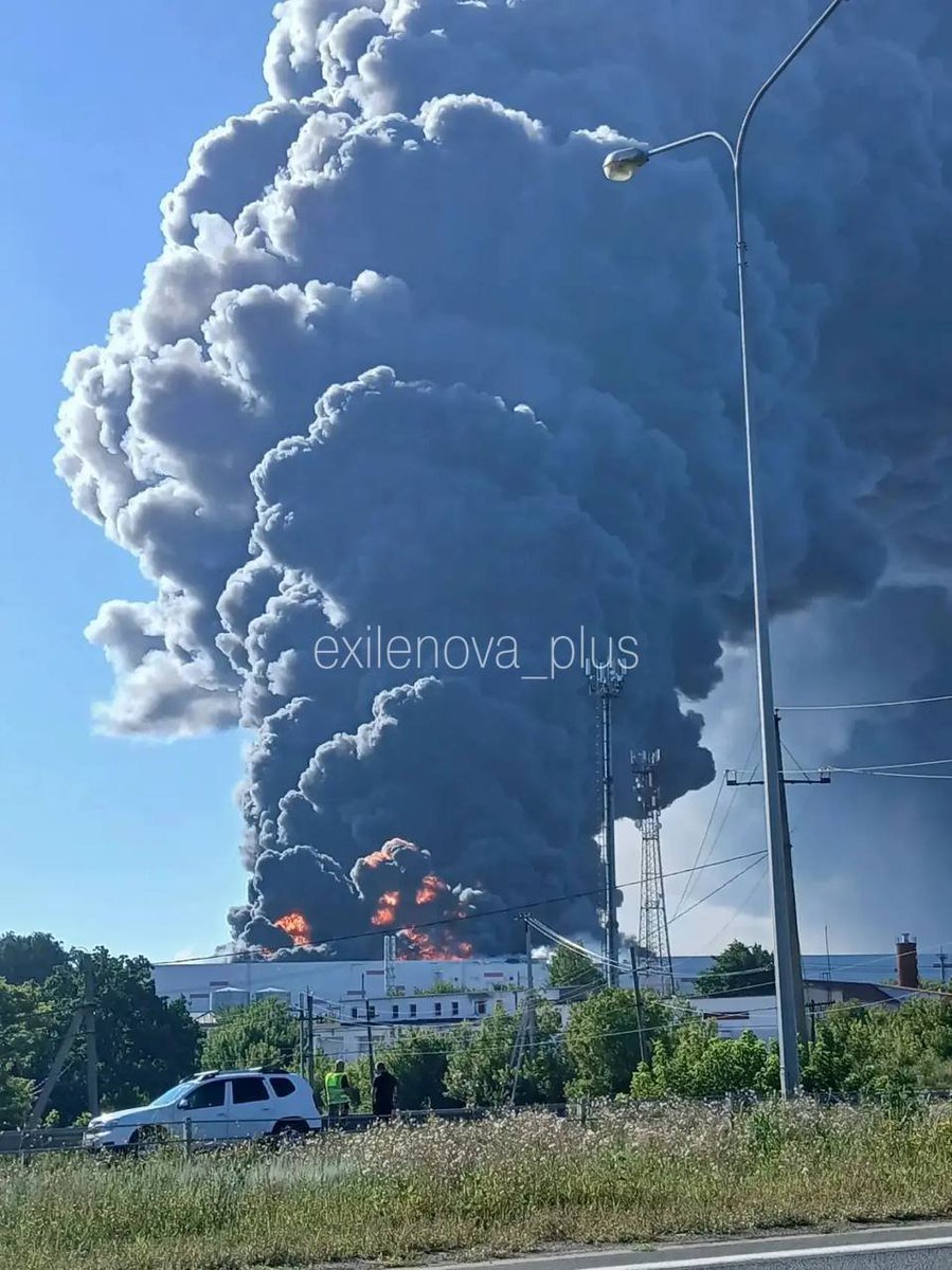 frontlinekit's tweet photo. Today, the 178,600 m² Wildberries distribution center in the village of Novosemeikino, Samara Region, was hit. 🔥🔥🔥 https://t.co/wzw0g0me2X