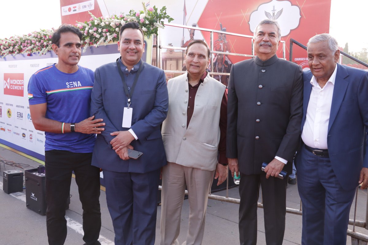 UpendrraRai's tweet photo. आज देश की राजधानी दिल्ली के करियप्पा परेड ग्राउंड में "PBG Soldierathon 2026" का भव्य आयोजन महामहिम राष्ट्रपति द्रौपदी मुर्मू जी द्वारा हरी झंडी दिखा कर किया गया। जिसके उपरांत मिजोरम के राज्यपाल जनरल (डॉ.)वी.के.सिंह जी, रिटायर्ड मेजर सुरेंद्र पूनिया जी के साथ हम सभी आयोजकों ने ग्राउंड पहुंचकर खिलाड़ियों का प्रोत्साहन किया। इस सफल आयोजन के लिए मेरी ओर से रिटायर्ड मेजर सुरेंद्र पूनिया जी की टीम से जुड़े सभी लोगों और प्रायोजकों का दिल से धन्यवाद। राष्ट्र सेवा और देश के वीरों के सम्मान के लिए हम सभी एकजुट होकर आगे कदम बढ़ाते रहें।
@rashtrapatibhvn @narendramodi @AmitShah @rajnathsingh @mansukhmandviya  @Gen_VKSingh @MajorPoonia @PMOIndia @HMOIndia
