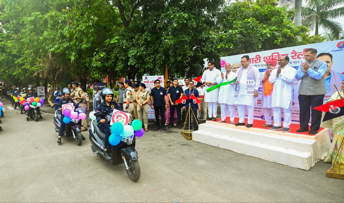 BhajanlalBjp's tweet photo. आज उदयपुर स्थित राजस्थान कृषि महाविद्यालय से आयोजित 'नारी शक्ति रैली' को हरी झंडी दिखाकर रवाना किया।

इस अवसर पर कालिका पेट्रोलिंग यूनिट, महिला कांस्टेबल, अश्वारोही पुलिस बल, महिला सशक्तीकरण पर आधारित आकर्षक झांकियों, महिला खिलाड़ियों, गाइड एवं एनएसएस की स्वयंसेविकाओं सहित बड़ी संख्या में मातृशक्ति ने उत्साहपूर्वक सहभागिता कर महिला सुरक्षा, स्वाभिमान और सशक्तीकरण का संदेश दिया।

यह रैली महिला सुरक्षा, सम्मान और सामाजिक जागरूकता के प्रति जनभागीदारी को सशक्त बनाने की एक प्रेरणादायी पहल है। हमारी डबल इंजन सरकार मातृशक्ति के सम्मान, सुरक्षा, स्वावलंबन और सर्वांगीण सशक्तीकरण के लिए पूरी प्रतिबद्धता के साथ कार्य कर रही है।