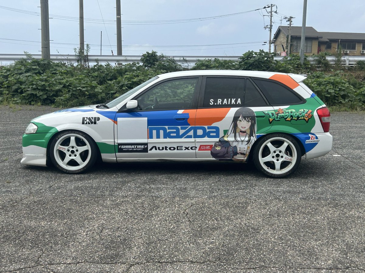 momo1007p's tweet photo. 【報告】

長岡まつりのさなか、白ファミ仕様変更！

「毎日同じ家で寝て、一緒にご飯を食べて、バンドをする！
それがファミリーってもんでしょ！」

JTCC仕様をベースにバンドリ、一家Dumb Rock!より、須賀蕾叶&amp;矢倉蓬咲貼りました！

こだわり、裏話はまた後で投げようかな… https://t.co/CsKzrVdeF3