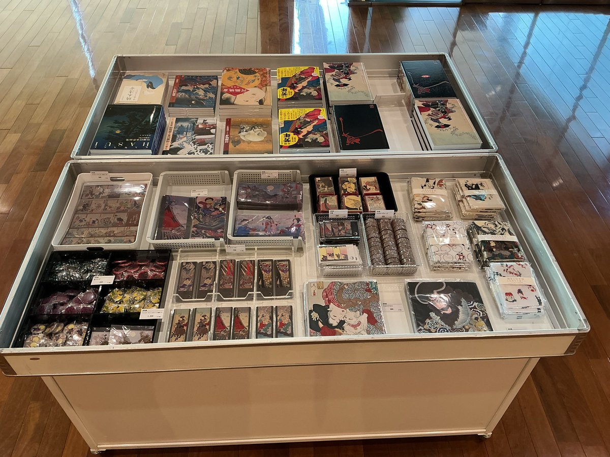 Mizuno_Museum's tweet photo. 🎁特別企画展グッズ通信販売受付中🎁
ご来館が難しい方にもご利用いただけるよう、【#芳年展】グッズの通信販売を受付中です♪
▪️受付締切：９月１３日(日)
▪️お支払い：現金書留
▪️送料：ご注文内容・数量により異なります
▪️ご注文：お電話にて承ります

☎︎026-229-6333 https://t.co/HgiVMnU8uD