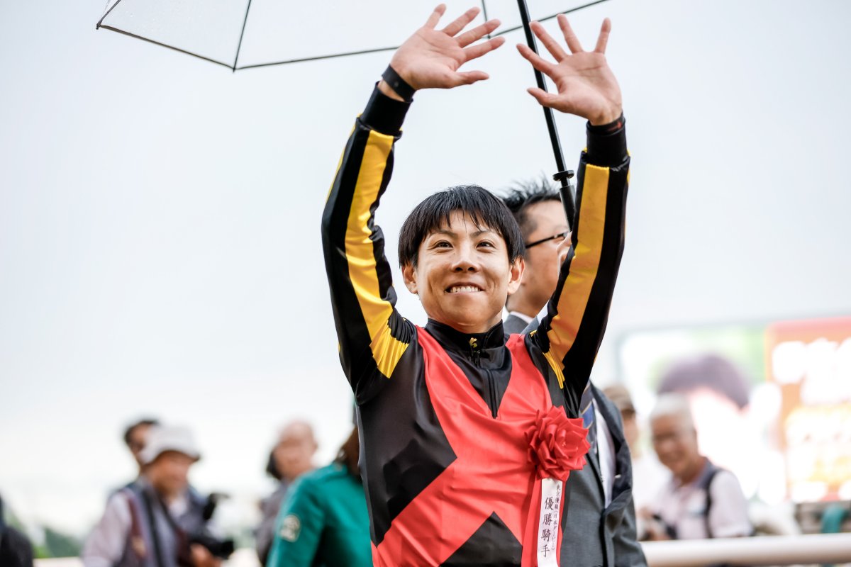 netkeiba's tweet photo. 北村友一騎手は騎手史上9人目のJRA全10場重賞制覇。
札幌 1勝 26.クイーンS
函館 2勝 17.函館スプリントS
福島 2勝 09.七夕賞
新潟 1勝 24.新潟2歳S
東京 6勝 09.目黒記念
中山 3勝 20.有馬記念
中京 6勝 10.ファルコンS
京都 14勝 08.デイリー杯2歳S
阪神 6勝 18.フィリーズR
小倉 2勝 11.北九州記念
※各場初制覇時のタイトルを記載。
写真撮影：下野雄規