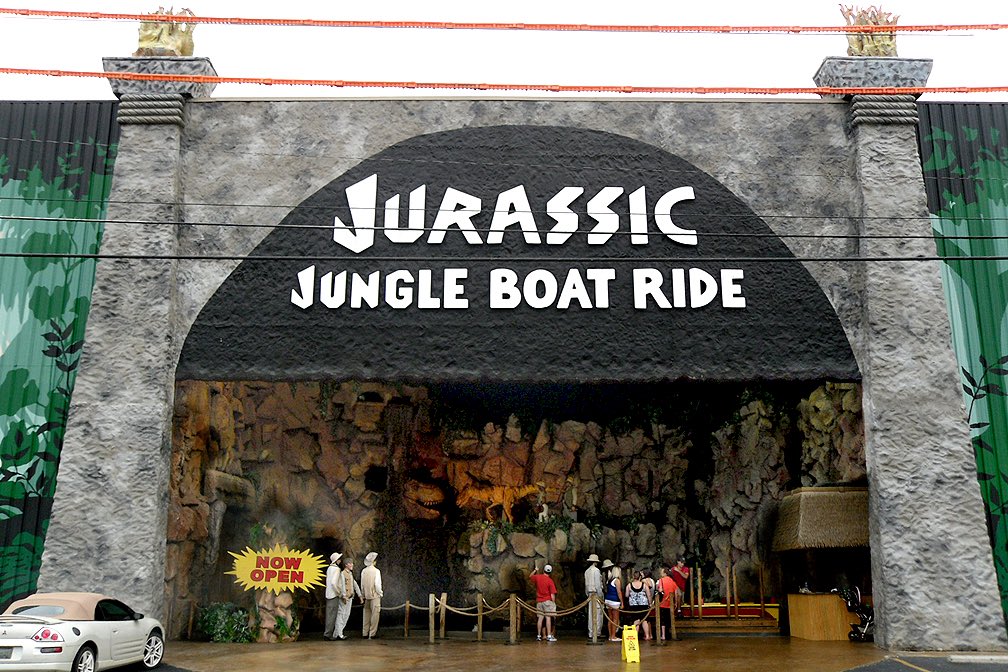 SeanTheDilo's tweet photo. Behold, the greatest dark ride of all time! Jurassic Jungle Boat Ride in Pigeon Forge Tennessee! Nostalgic as hell and something just as old and decrepit as me since I’m deadass only about 2 years older than it. Still love this thing and I will remain its number 1 fan. 5 stars. https://t.co/nuPCaa58wW