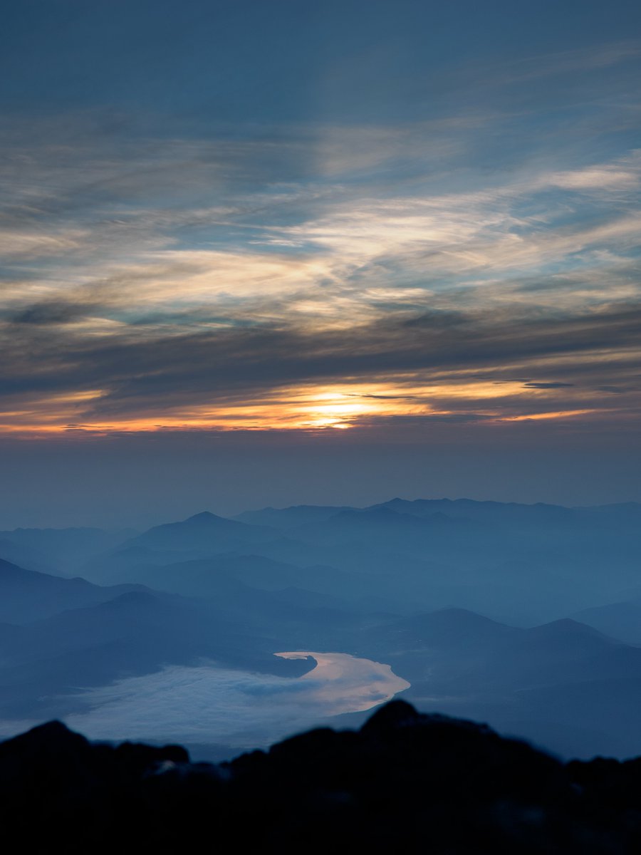 Escadoll's tweet photo. 御来光を見に富士山へ行きました🗻
雲被っちゃったけど綺麗だった https://t.co/tyRi49xFtt