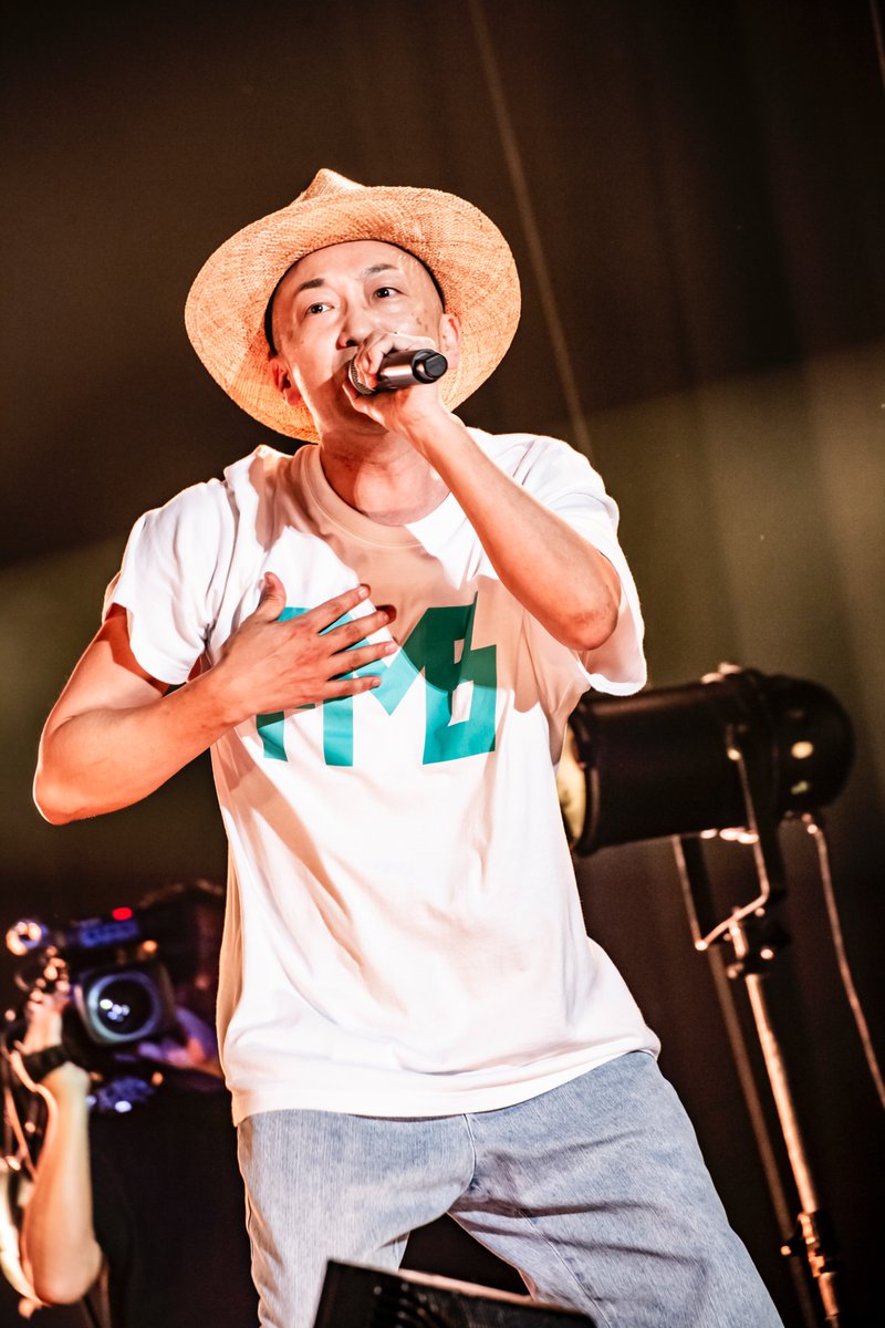 NUMBERSHOT_'s tweet photo. 【FUNKY MONKEY BΛBY’S】

『ありがとう』『あとひとつ』

心にまっすぐ届く歌詞と熱いメッセージが、ドームにいる全員を応援するように響き渡りました👊

歌声🗣🎶とタオルが会場を包み込み、一体感あふれる空間に。

会場が一体となってつくり上げたステージは、アツくも優しさにあふれたひとときとなりました!!❤️‍🔥

#FUNKYMONKEYBΛBYS #NUMBERSHOT