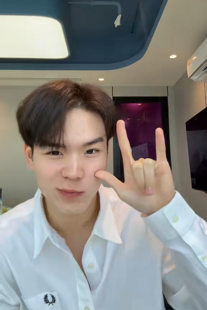 deeee02_'s tweet photo. ทำไมน่ารักจังอ่ะ 🫣

#PingKrittanun https://t.co/7XfVmAGRuT