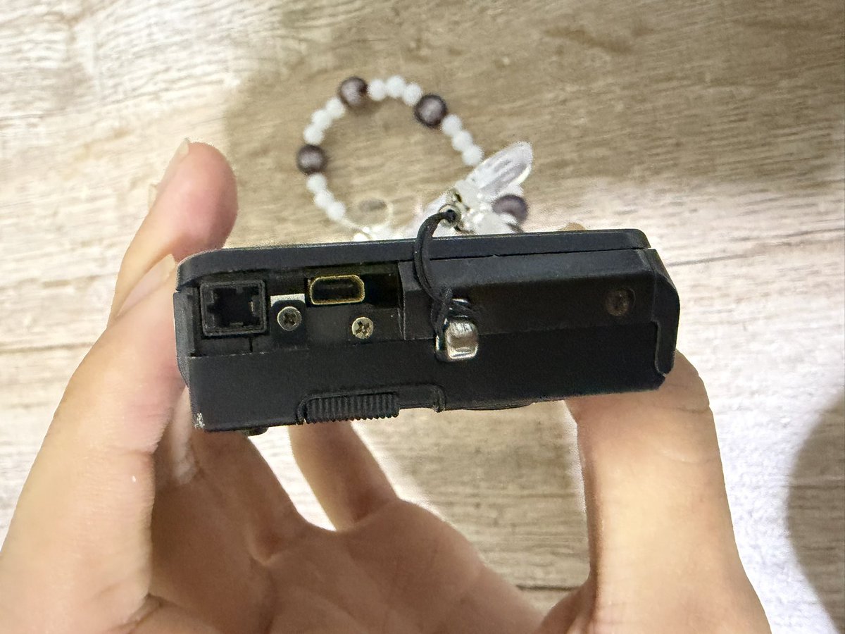 WLimsorn98334's tweet photo. ส่งต่อ กล้องดิจิตอล Sony cyber-shot DSC-W180

ใช้งานได้ปกติ มีรอยตามการใช้งานบ้าง
(ขอดูเพิ่มเติมได้)

🔆สิ่งที่ได้รับ
-ตัวกล้อง
-สายคล้อง
-แบต
-ที่ชาจแบต
-เมม

1990 ฿ 
🚚ส่งฟรี

#ส่งต่อ #ส่งต่อกล้องดิจิตอล #กล้องดิจิตอล #กล้องดิจิตอลมือสอง https://t.co/t9bsEIGcF1
