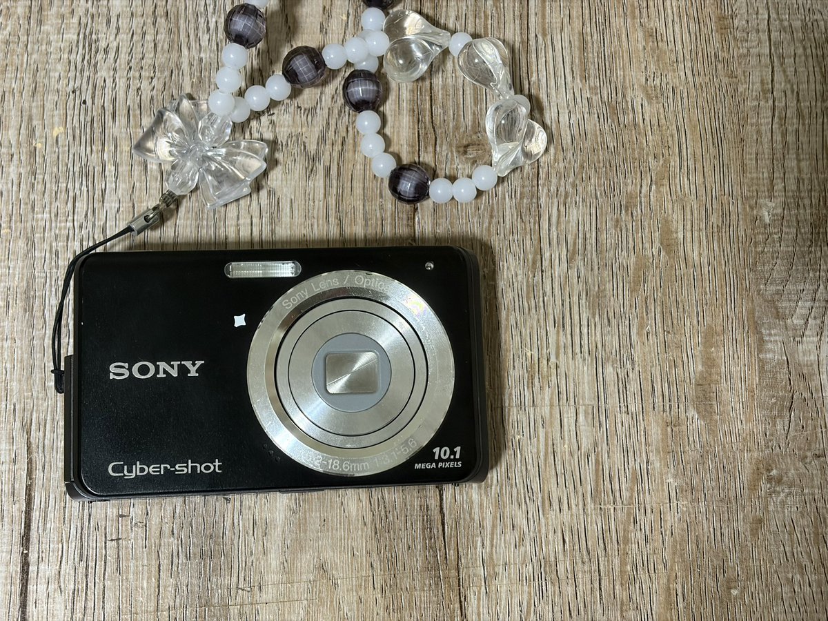 WLimsorn98334's tweet photo. ส่งต่อ กล้องดิจิตอล Sony cyber-shot DSC-W180

ใช้งานได้ปกติ มีรอยตามการใช้งานบ้าง
(ขอดูเพิ่มเติมได้)

🔆สิ่งที่ได้รับ
-ตัวกล้อง
-สายคล้อง
-แบต
-ที่ชาจแบต
-เมม

1990 ฿ 
🚚ส่งฟรี

#ส่งต่อ #ส่งต่อกล้องดิจิตอล #กล้องดิจิตอล #กล้องดิจิตอลมือสอง https://t.co/t9bsEIGcF1