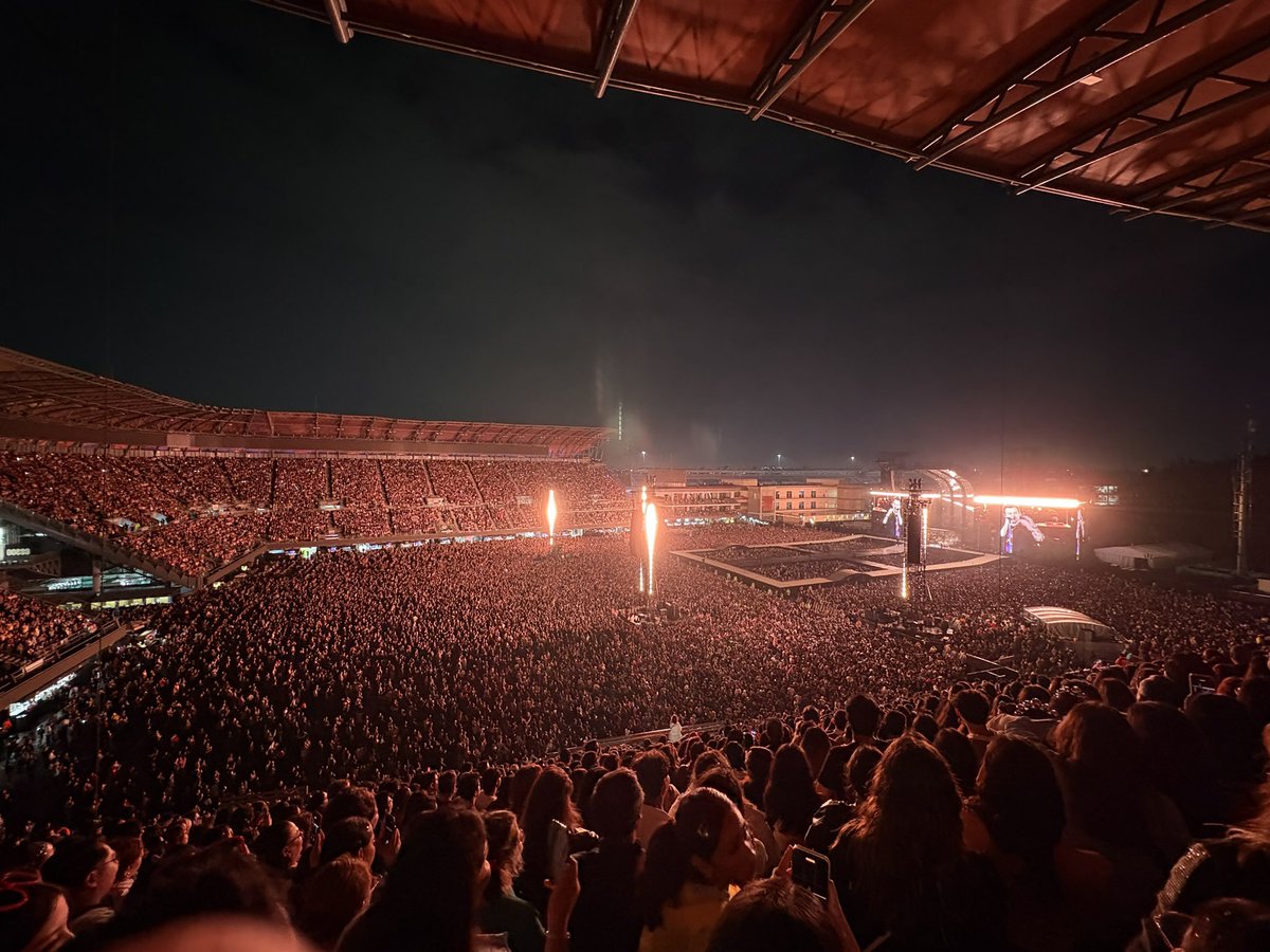 kattdonation's tweet photo. SEGUNDO SHOW DE MEXICO IS: LLENO FULL https://t.co/QhBSmoPCJj