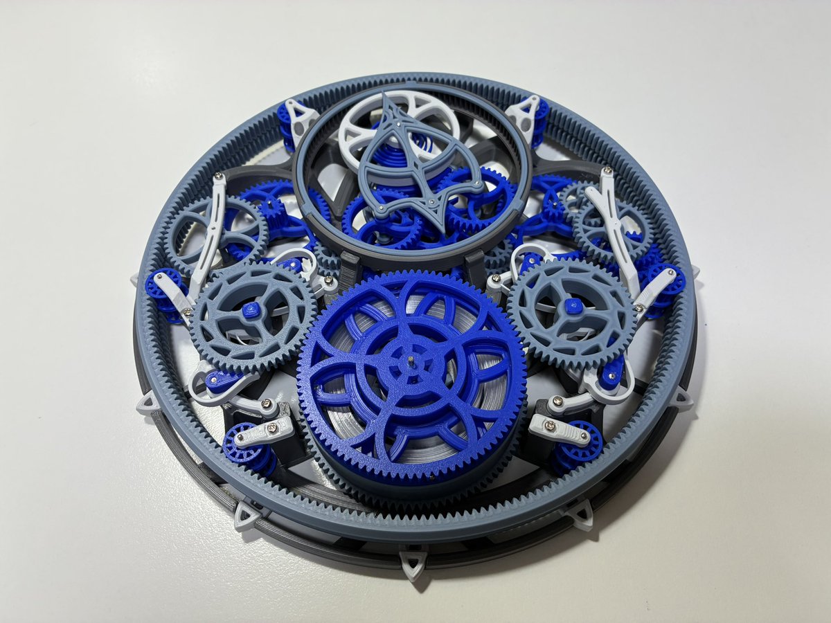 cobac's tweet photo. 一応完成。

しかし一発動作とはならず。脱進機の動作が弱々しくすぐ止まる。ヒゲゼンマイもアンクルから外れやすいし。

色合いもイマイチだっだなぁ。もっと渋い感じになるはずだったのが。

動かないと色々難が出てきますな。 https://t.co/sivMIBywva