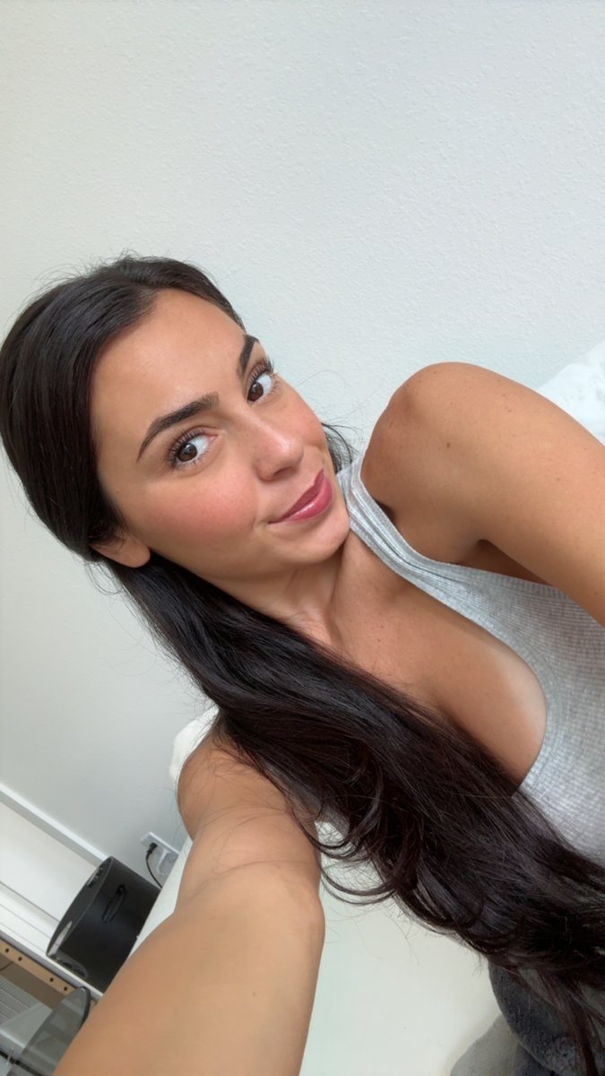mirandahmarie's tweet photo. don't be shy 🤗 say hi https://t.co/2LAmXfGJMj
