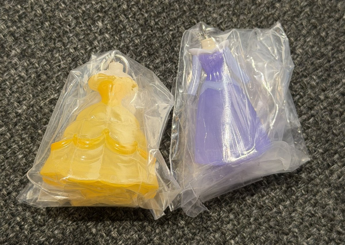 _19440506's tweet photo. 【交換】ディズニープリンセスコスチュームめじるしアクセサリー ガチャガチャ

【譲】オーロラ姫　ベル

【求】ラプンツェル

郵送または大阪梅田での交換希望です📮
お気軽にお声がけください🙇🏻‍♀️ https://t.co/dlICLrDDWG