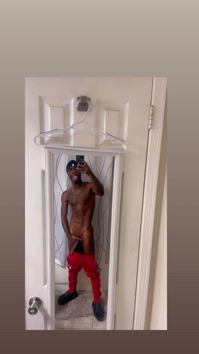 LilJayRo1's tweet photo. @xxbarbiie_xo In da crib https://t.co/wzCZOWhNvJ