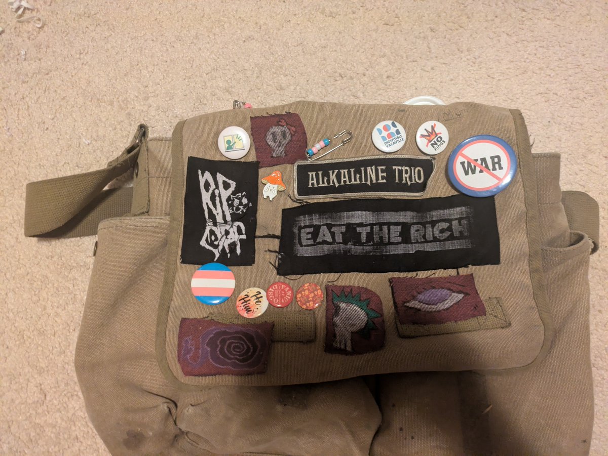 BOMBERCIDE's tweet photo. would u guys come up 2 me if u saw me w my bag in public #lmk https://t.co/K2M6wlun6D