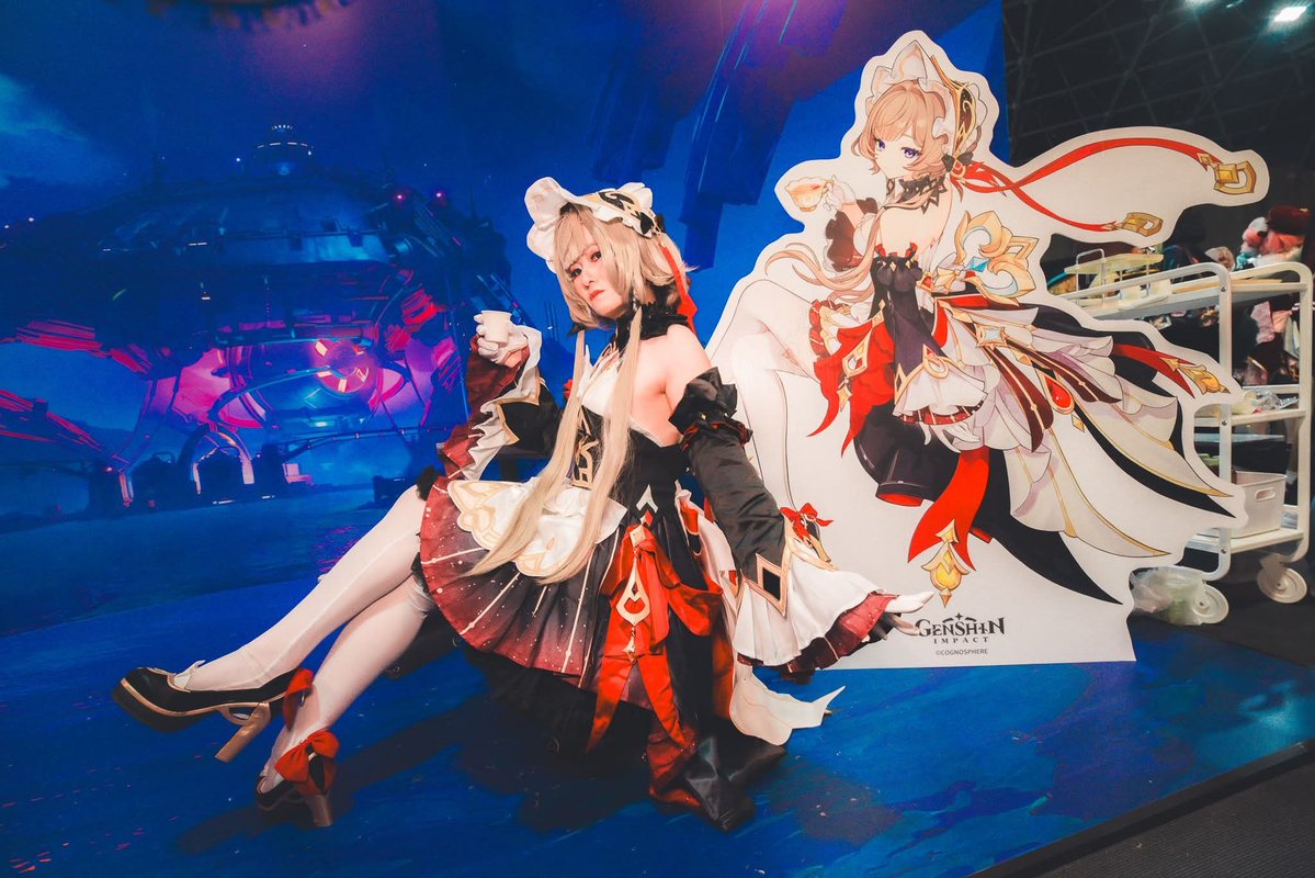Puriro_Iris's tweet photo. サンドローネスタンドと並べる写真頂きました!
すごく素敵ーー!!😭💓✨️
📸 Tonglar
(綺麗なティーカップはなくて紙カップですけど💦)
#HoYoFEST2026 https://t.co/g8qrn8a8Aj