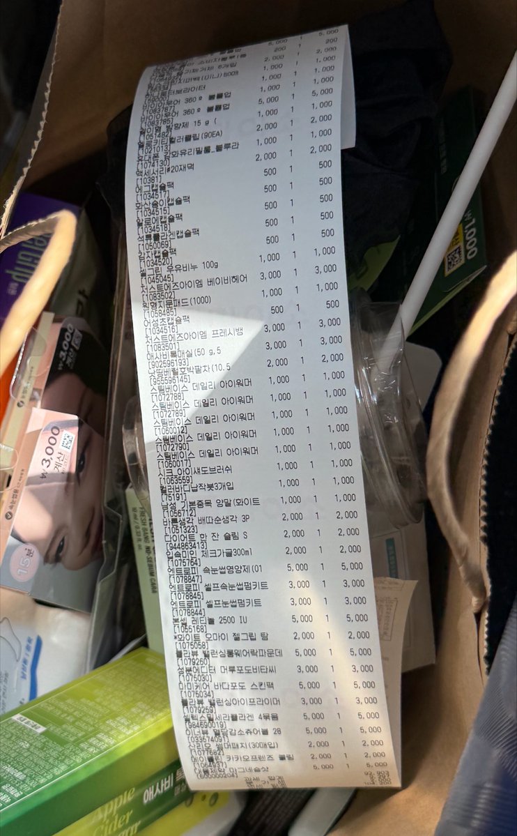 rorobeauty_0's tweet photo. 다이소 3000원 뽀송앞머리 
대왕 마스카라로 머리카락 살짝 쓸어주면 그냥 300미터까지 샴푸향기폴폴 머리감은사람됨
여름에 머리안감은 날 3000원으로 사회적 체면챙기기 가능함 https://t.co/QRpHgWQhlA