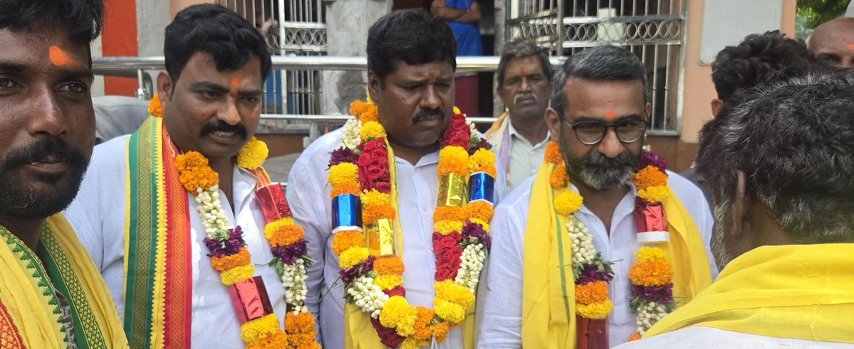 d_polanna's tweet photo. తెలుగుదేశం పార్టీ ఇంటింటి ప్రోగ్రాంలో పాల్గొన్న పత్తికొండ నియోజకవర్గం వడ్డే సిమెంట్ పోలన్న https://t.co/rTLYLhWgij