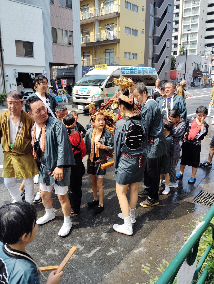 bano48's tweet photo. 下町深川の子供神輿に参加してきました。水かけというより放水だった（笑） https://t.co/8p91BLSjpC