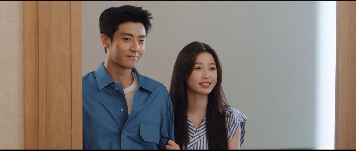 polyestheryu's tweet photo. they look so proud of their kids 🥹 #proudparentsmoment #roadtosuccess https://t.co/Oe09ye9pYK