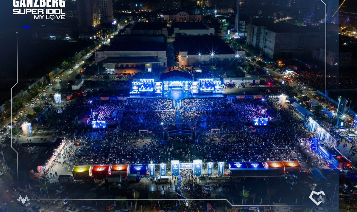TheKJM_Base's tweet photo. [280802] Ganzberg Snow Facebook

‘So many fans attended tonight, it was absolutely packed 🔥 Just looking at the photos you can tell how awesome it was 🥰❄️’

**The PACKED crowd for #SUHO and D&amp;E’s Super Idol fest in Cambodia

🔗https://t.co/Qq47dJr0Wd

#수호 #준면 #金俊勉 #スホ https://t.co/SM6sjsavFf