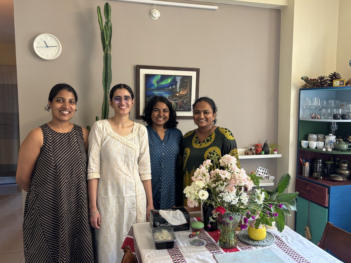 vinita_gowda's tweet photo. #botanists #ecologists #biologists unite 
@TrEE_Lab for the 13th convocation @iiserbhopal.

3 PhDs + 1 PhD on the last leg + 5 amazing BSMS. Very proud academic-parent moment for me. ♥️🎈👏🏾🪴🐦
@agnesFrancila @rhuthuparna @AnupamaSekhar1 @sukhrajkaur_13

#PlantEvolution rules! https://t.co/KFnJMksCRz