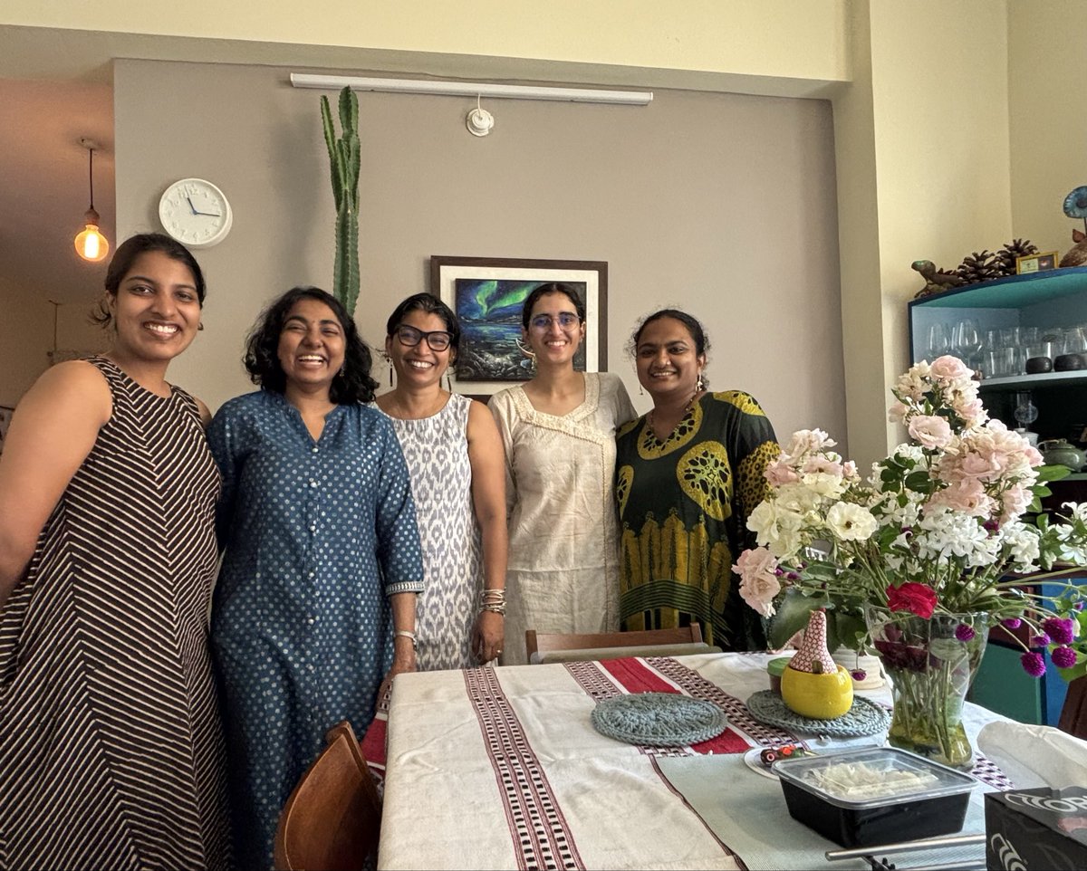 vinita_gowda's tweet photo. #botanists #ecologists #biologists unite 
@TrEE_Lab for the 13th convocation @iiserbhopal.

3 PhDs + 1 PhD on the last leg + 5 amazing BSMS. Very proud academic-parent moment for me. ♥️🎈👏🏾🪴🐦
@agnesFrancila @rhuthuparna @AnupamaSekhar1 @sukhrajkaur_13

#PlantEvolution rules! https://t.co/KFnJMksCRz