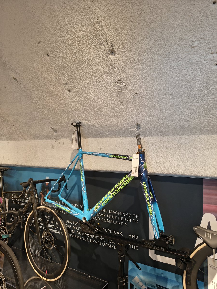 masa_bicycle's tweet photo. ご対面
まだ組み替えないけど
派手やな… https://t.co/rCzxSNhZcl