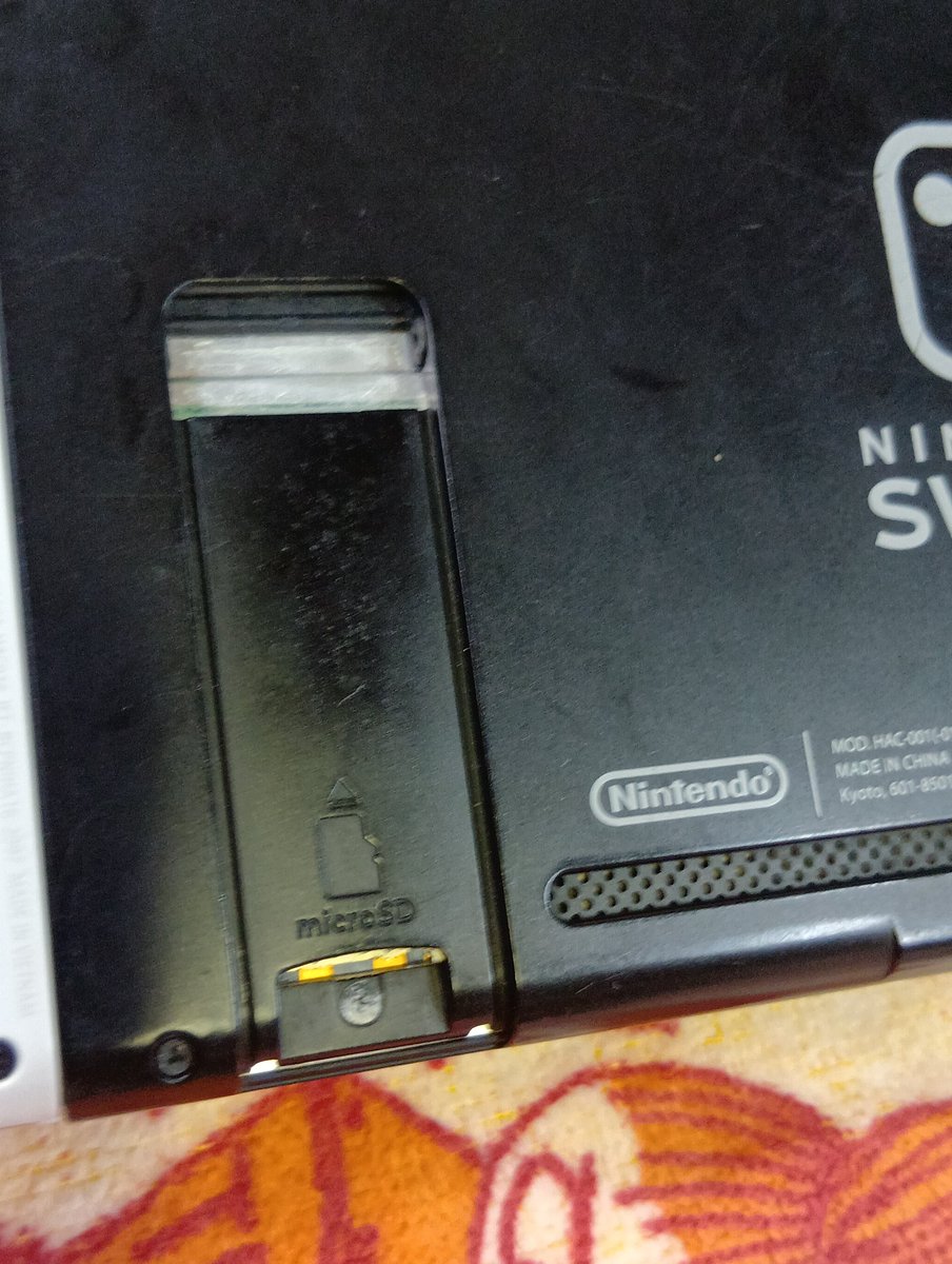 kunoshoten's tweet photo. 任天堂　Nintendo
スイッチ　Switch
HAC-001(-01)
入荷

難あり
・スタンド欠損
・左側ジョイコンのスライドがあまい

動作確認済み
初期化してあります
￥１０，０００

#任天堂
#スイッチ
#Switch
#鉄道忘れ物
#久野商店 https://t.co/NREHtSlCSG