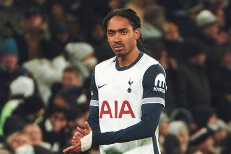 LAROMA24's tweet photo. 🟡🔴Calciomercato #AsRoma, sondaggio anche per #Spence: ma il Tottenham spara alto 

[@ilRomanistaweb ]

➡️https://t.co/CnLgPJvgR4 https://t.co/i1GAcOPUls