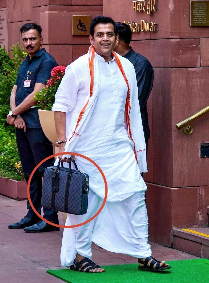 CptoneP's tweet photo. Ravi Kishan reinforces Hinduism by wearing a rs 2 lakh GG Supreme briefcase madu up of bovine leather prepared from genuine calf skin.

A true sanatani and savior of religion 👏 https://t.co/MHQStLtuPt