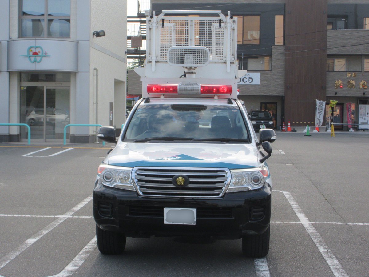 Jobanline_E501's tweet photo. 花火大会の会場を守っていた警察車両と消防車両です。 https://t.co/GgcRTByEf4
