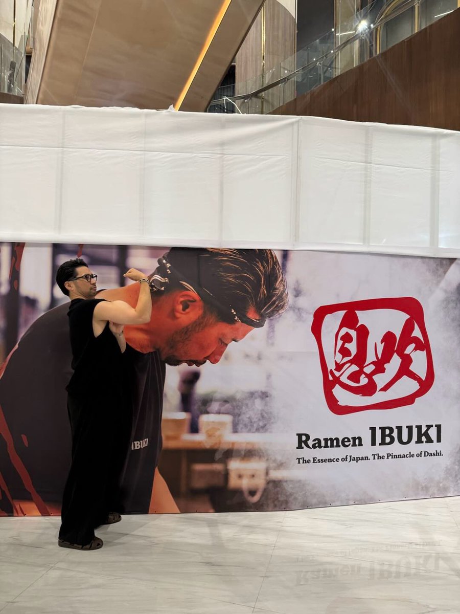 shimayanramen's tweet photo. マニラ出店やばい事に。。。

2店舗目オープンに向けて、現地へ行き現場調査と打ち合わせしてきたんやけど、最後にまさかのサプライズで

「3店舗目も12月オープン！」

…え？（笑）

もちろん簡単じゃないし、課題は山ほどあります！でも、課題があるから面白い！

ゼロから店を作って、現地のお客様に愛される店へ育てていく。

この過程が一番ワクワクします。

海外事業、本気で加速します。
ということで…

付き人・海外事業メンバー、本気で募集します！

世界で勝負したい人。
飲食で人生を変えたい人。
普通じゃ物足りない人。
波に乗りたい人。
とりあえずおもろそう！で働きたい人！

一緒に、世界に日本の飲食を広げましょう！
インパクトと与える立場に回りましょう！