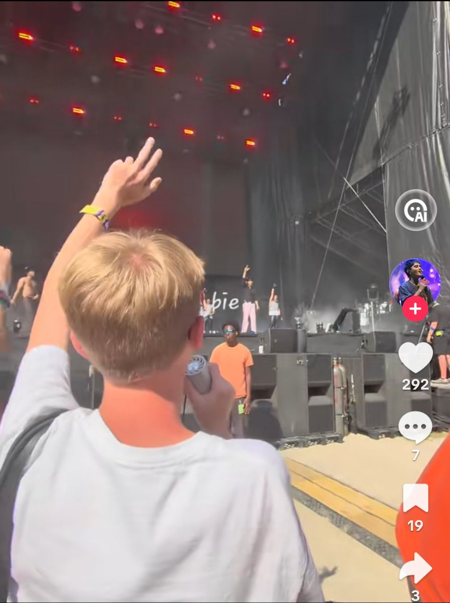 Kur0Ann's tweet photo. Too cute not to share.
Storytime of an A'tin and four American teenagers who thought they were Kpop

SB19PALOOZA FESTIVAL
@SB19Official #SB19
#SB19atLollapalooza 

https://t.co/WzO1tsFRIG https://t.co/rqQI0VFeZT