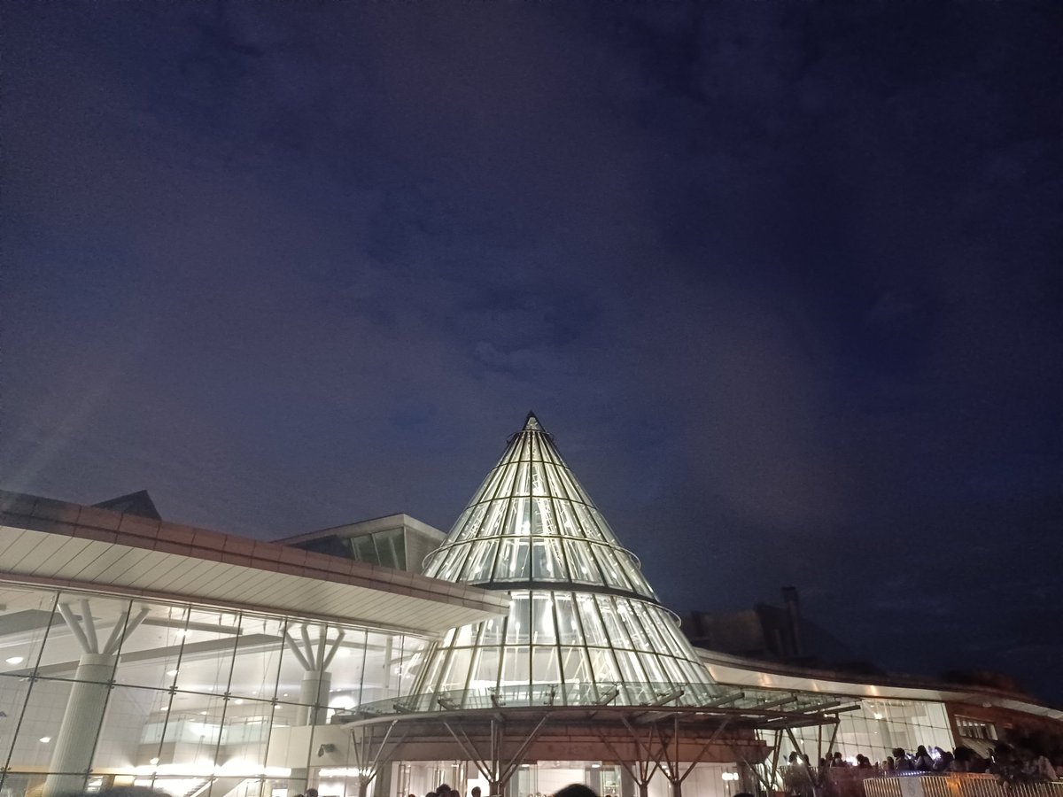 atkh36's tweet photo. 昨日と本日はこちら！NEWSは正面から見るのが好きです(照明がキレイ) https://t.co/j98RpHyfFD