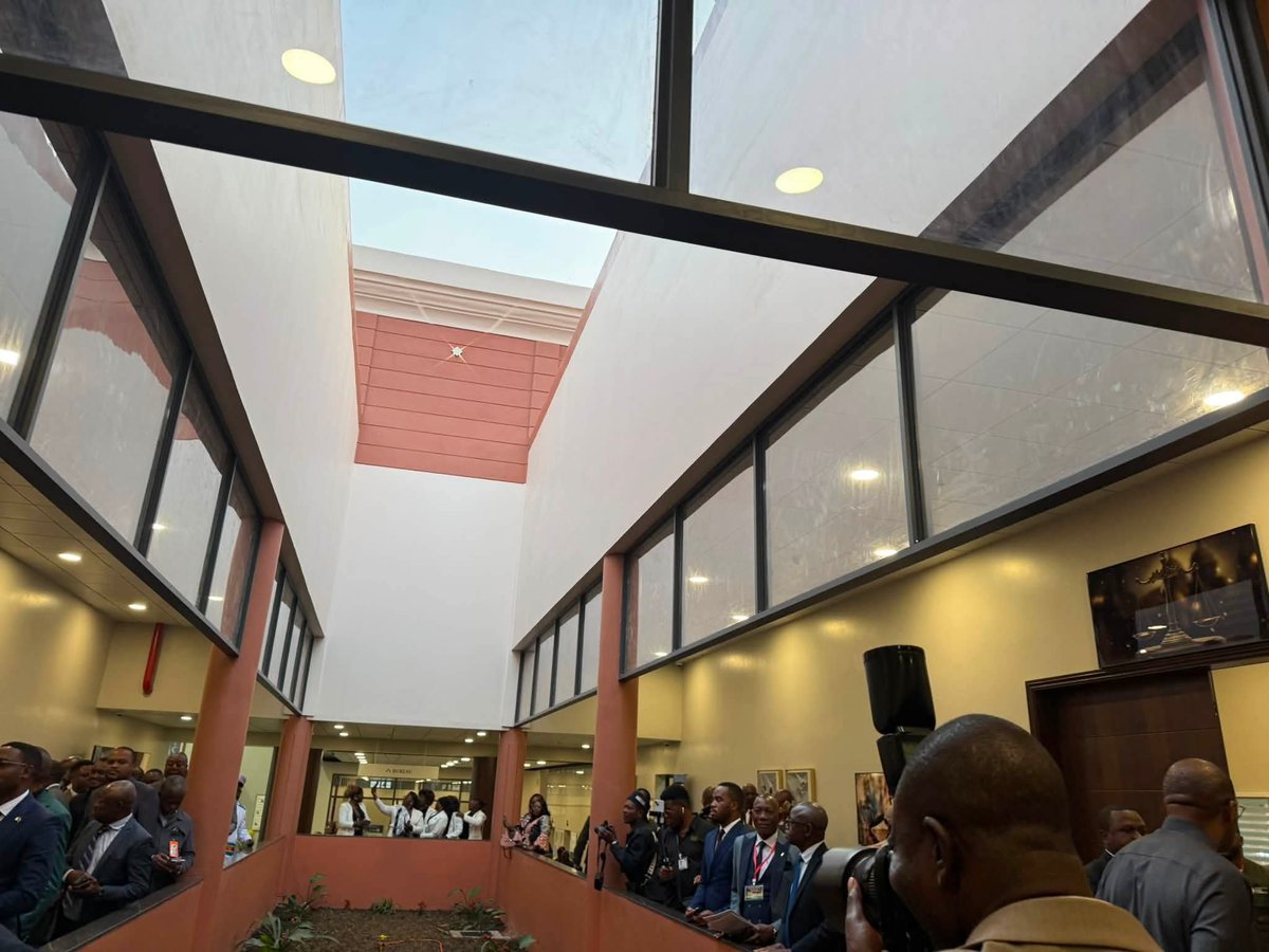 MTPRDC's tweet photo. EN IMAGES | Deux ans de travaux auront suffi pour doter le Haut-Katanga d'un nouveau Palais de Justice, inauguré hier par le Président de la République, Félix Tshisekedi. Une étape importante pour la justice congolaise.🇨🇩👏 https://t.co/LTTAQAnvu7