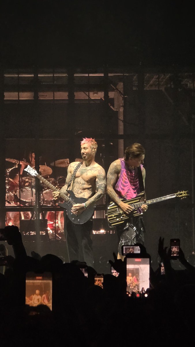 Deuce4931's tweet photo. Yeah it was fucking awesome https://t.co/vWSVwwDnmY