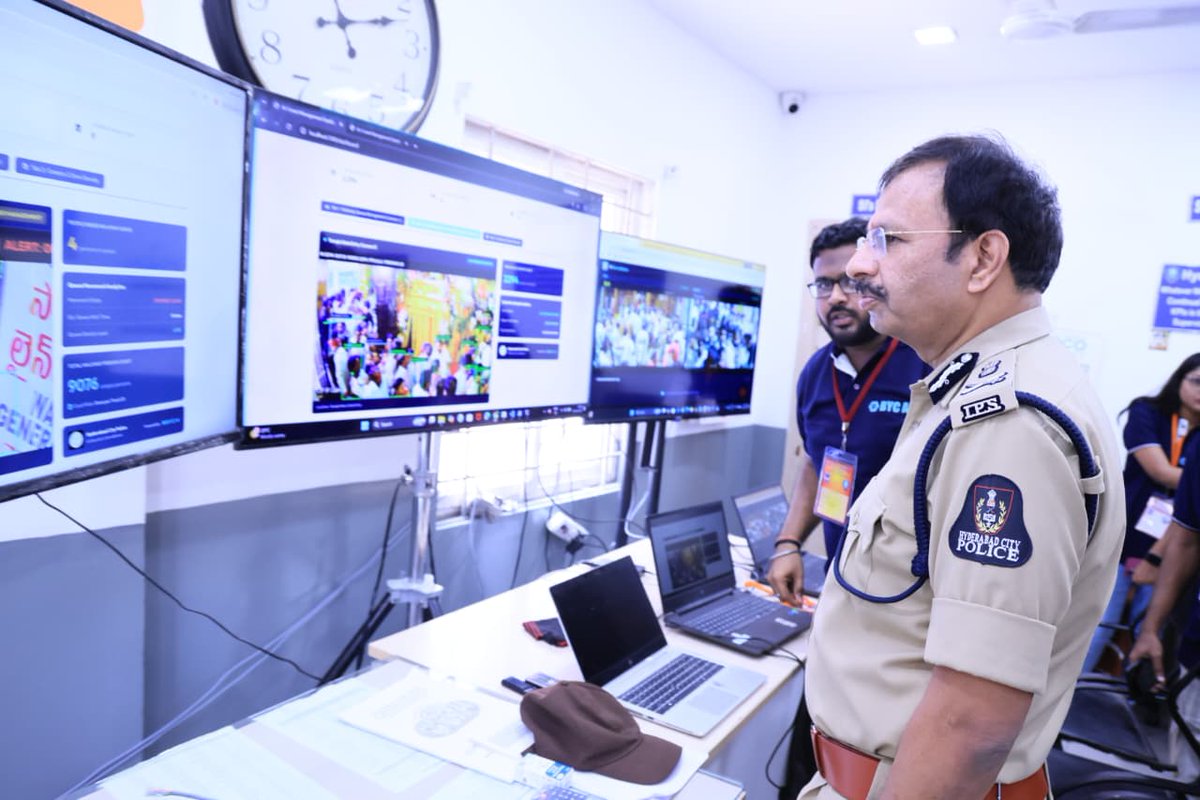 hydcitypolice's tweet photo. సికింద్రాబాద్‌ శ్రీ ఉజ్జయిని మహంకాళి అమ్మవారి బోనాల బందోబస్తు చర్యల్లో భాగంగా మహంకాళి పోలీస్‌స్టేషన్‌లో తొలిసారిగా ఏర్పాటు చేసిన ఏఐ ఆధారిత ‘క్రౌడ్‌ మేనేజ్‌మెంట్‌ సిస్టమ్‌’ను హైదరాబాద్‌ సీపీ శ్రీ వీసీ సజ్జనర్‌, ఐపీఎస్ పరిశీలించారు. ఈ సందర్భంగా వ్యవస్థ పనితీరును అధికార��లను అడిగి తెలుసుకున్నారు.

ఈ కార్యక్రమంలో అదనపు సీపీ (క్రైమ్స్‌) శ్రీనివాసులు, సికింద్రాబాద్‌ జోన్‌ డీసీపీ రక్షిత కృష్ణమూర్తి, టాస్క్‌ఫోర్స్‌ డీసీపీ వైభవ్‌ గైక్వాడ్‌ రఘునాథ్‌, సీసీఎస్‌ డీసీపీ చైతన్య కుమార్‌,  తదితరులు పాల్గొన్నారు.

#Bonalu2026 #SecunderabadBonalu #UjjainiMahankali #HyderabadCityPolice #AISurveillance #SafeBonalu #FestivalSecurity
