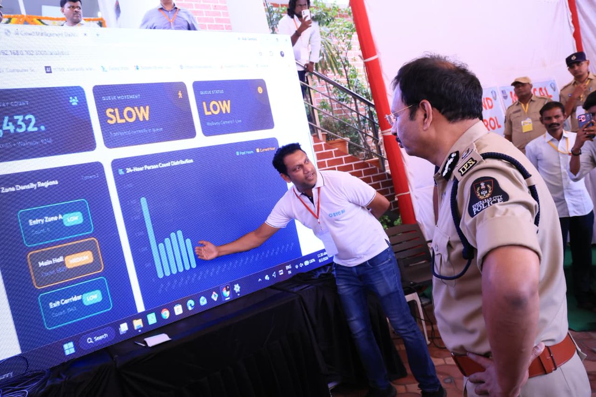 hydcitypolice's tweet photo. సికింద్రాబాద్‌ శ్రీ ఉజ్జయిని మహంకాళి అమ్మవారి బోనాల బందోబస్తు చర్యల్లో భాగంగా మహంకాళి పోలీస్‌స్టేషన్‌లో తొలిసారిగా ఏర్పాటు చేసిన ఏఐ ఆధారిత ‘క్రౌడ్‌ మేనేజ్‌మెంట్‌ సిస్టమ్‌’ను హైదరాబాద్‌ సీపీ శ్రీ వీసీ సజ్జనర్‌, ఐపీఎస్ పరిశీలించారు. ఈ సందర్భంగా వ్యవస్థ పనితీరును అధికార��లను అడిగి తెలుసుకున్నారు.

ఈ కార్యక్రమంలో అదనపు సీపీ (క్రైమ్స్‌) శ్రీనివాసులు, సికింద్రాబాద్‌ జోన్‌ డీసీపీ రక్షిత కృష్ణమూర్తి, టాస్క్‌ఫోర్స్‌ డీసీపీ వైభవ్‌ గైక్వాడ్‌ రఘునాథ్‌, సీసీఎస్‌ డీసీపీ చైతన్య కుమార్‌,  తదితరులు పాల్గొన్నారు.

#Bonalu2026 #SecunderabadBonalu #UjjainiMahankali #HyderabadCityPolice #AISurveillance #SafeBonalu #FestivalSecurity
