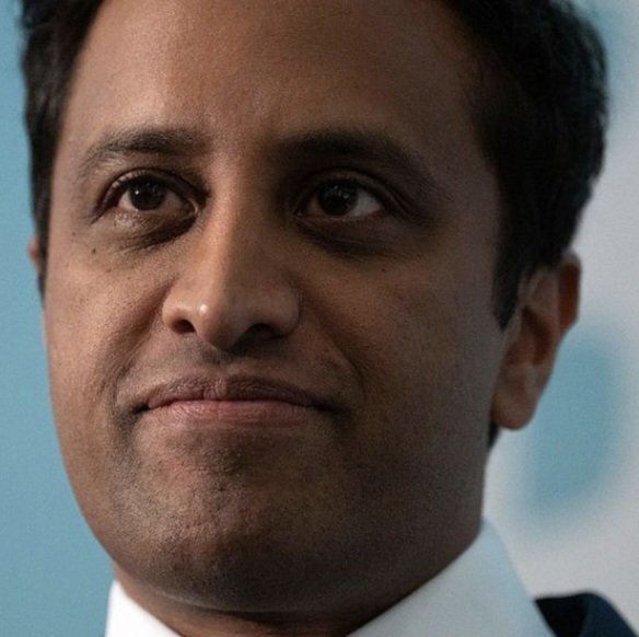 Tush27J's tweet photo. Zia Yusuf bought his way into politics. 

In June 2024 he 'donated' £200k to Reform UK and was made Party Chairman. 

Fast forward to 2026 he is still an unelected gobshite, who spouts his poison from the sidelines,
from a mandate of hatred and self importance. 
#BBCBreakfast https://t.co/ToU116N3JG