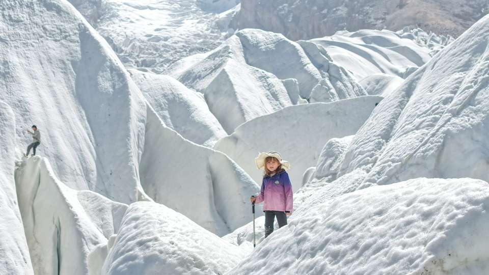RnaudBertrand's tweet photo. It's day 27 of our Xinjiang RV roadtrip and today we're climbing one of the glaciers of the mythical Muztagh Ata mountains, a mountain above 7,500m high (although we're "only" at 4,600m).

The resulting images look absolutely unreal but I can guarantee you, not AI: very real and hard-earned!