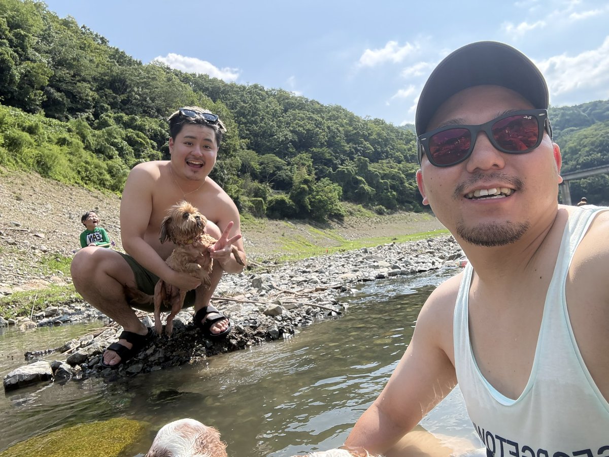 MRN_03_SWNG's tweet photo. トトちゃんポポちゃん初めての川遊びの巻 https://t.co/09K7QlpoGW