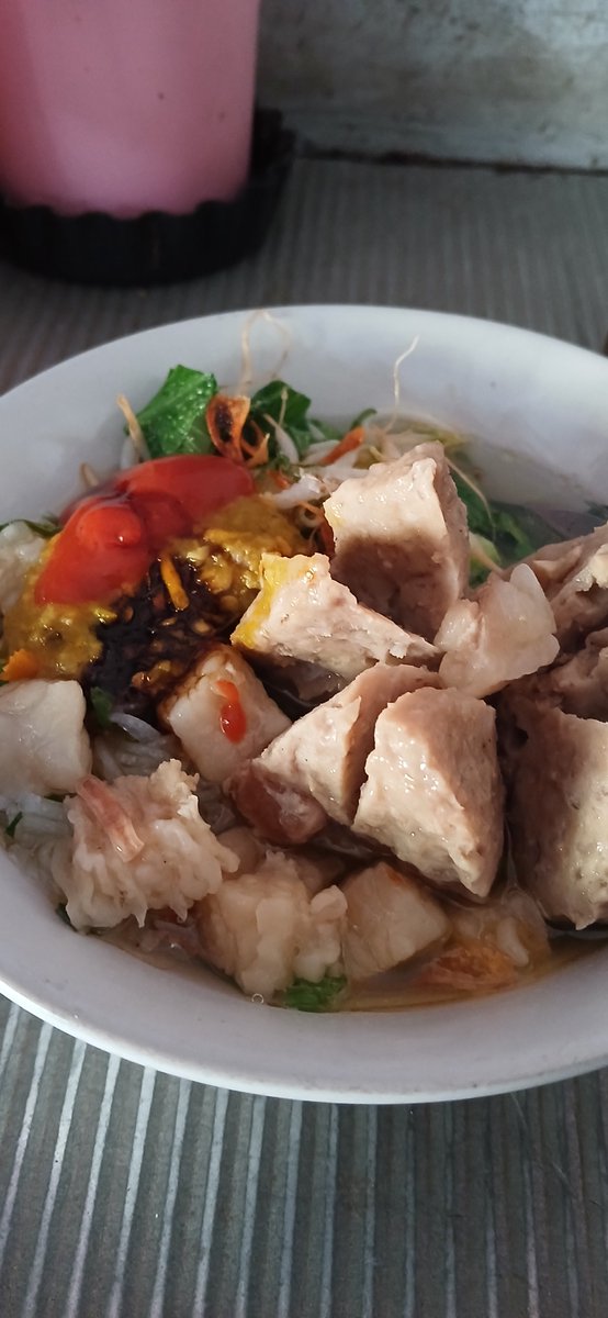 Yustician's tweet photo. Dah makan siang belom bes? 😁 https://t.co/Bl8ooUHPih