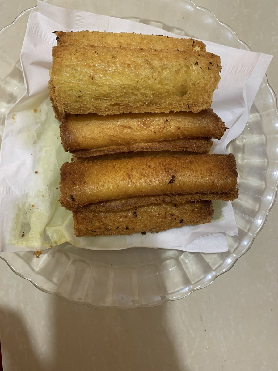 calmsere's tweet photo. re-cook resep dari tikok, 
crispy milk rolls ✨

*ga konsisten banget ya bentuknyaa :(( https://t.co/Y36PsA78wt