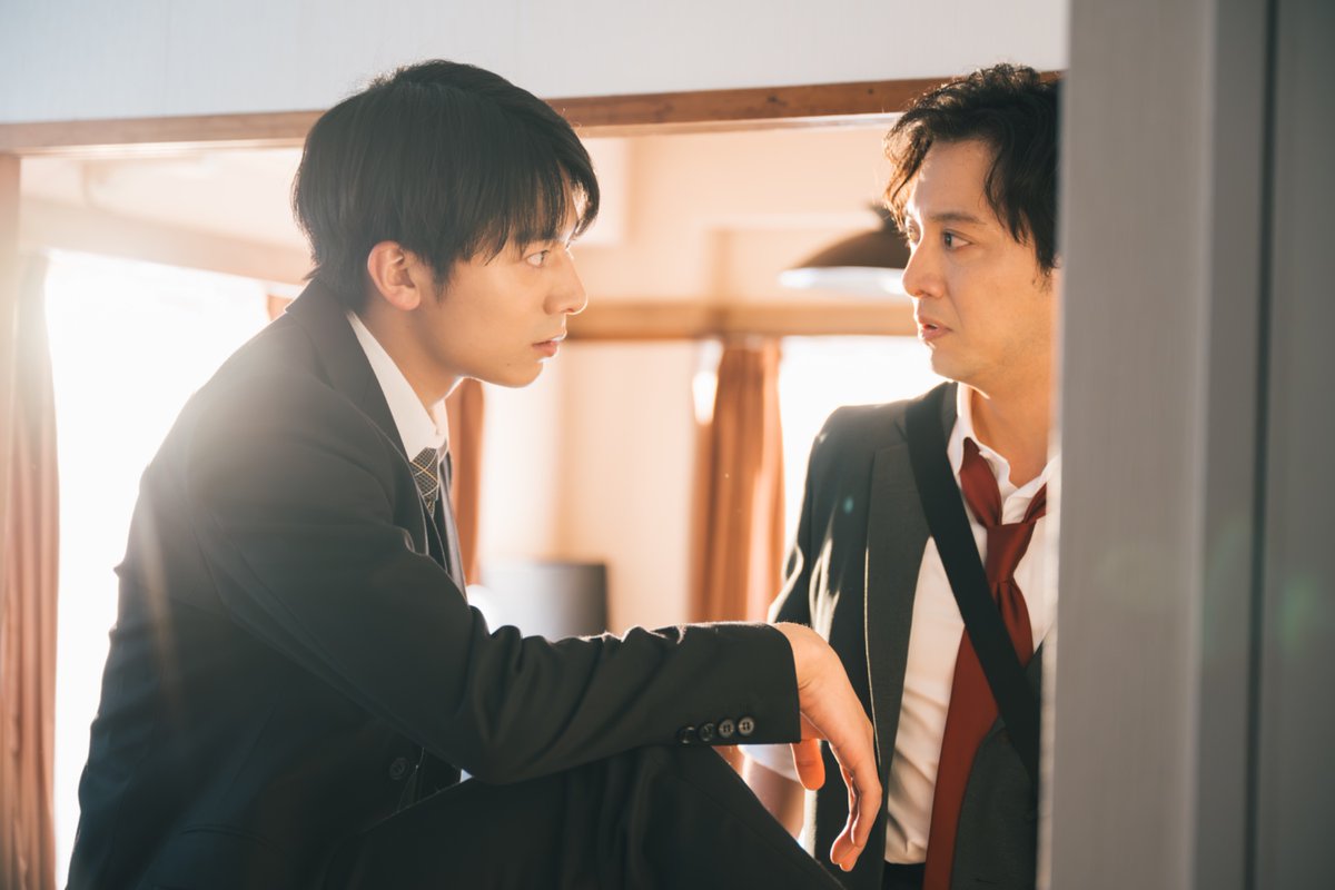 dramaL_abctv's tweet photo. #キスは捜査のあとで
🚨第2話放送まであと5時間🚨

キスする理由なんて
ひとつしかないでしょ

嫌味な後輩に翻弄されるアラフォー刑事
今夜もお楽しみに❗️

ABCテレビ(関西)
きょう深夜0時10分
TVerお気に入り登録を🚓💨
https://t.co/sDiBBySHGh

#キスあと https://t.co/bG9YUucaA0