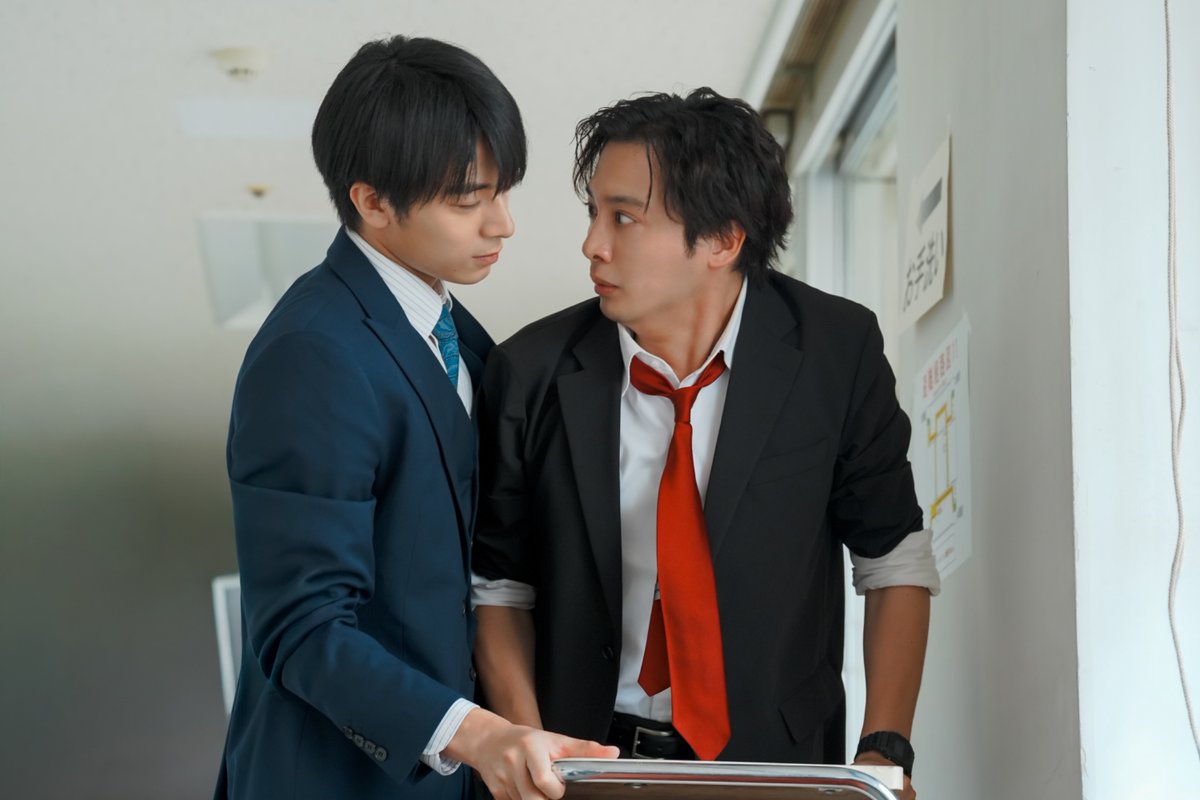 dramaL_abctv's tweet photo. #キスは捜査のあとで
🚨第2話放送まであと5時間🚨

キスする理由なんて
ひとつしかないでしょ

嫌味な後輩に翻弄されるアラフォー刑事
今夜もお楽しみに❗️

ABCテレビ(関西)
きょう深夜0時10分
TVerお気に入り登録を🚓💨
https://t.co/sDiBBySHGh

#キスあと https://t.co/bG9YUucaA0