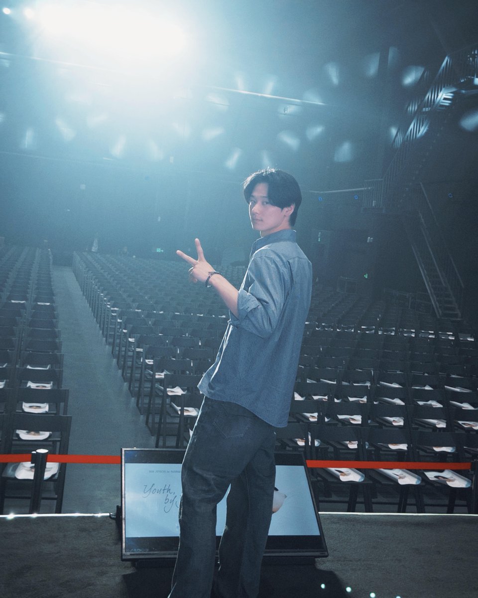 dailyljy's tweet photo. juyeon's post on xiaohongshu 📸

一会见
See you🖤

#JUYEON #주연 #더보이즈 https://t.co/LNYCZI8OOM