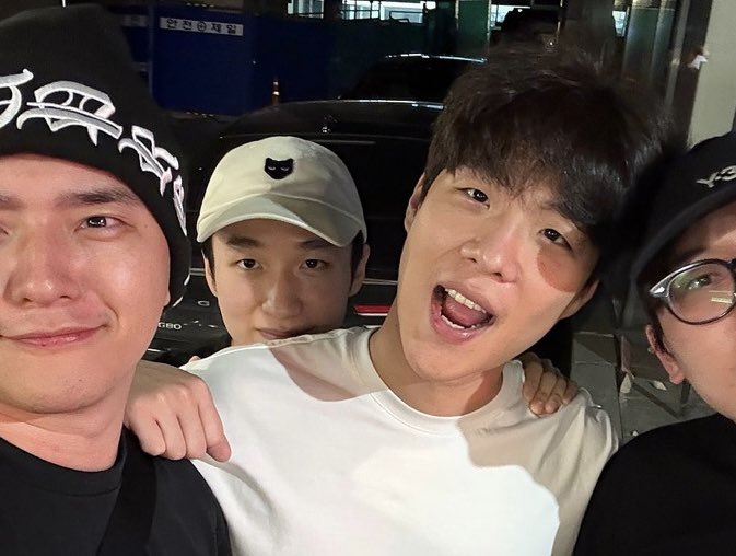 x_x0min's tweet photo. 260802
왕호 근황
: 어제 스맵, 다른 스트리머들이랑 밥 먹었대요ㅎㅎ https://t.co/hsjgvYzGbR