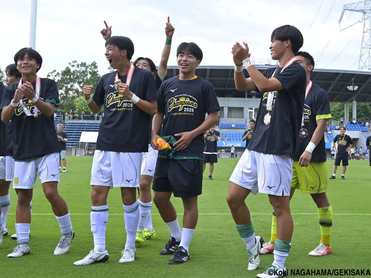 gekisaka's tweet photo. 開幕1週間前に負傷し、スタンドから見届けた初優勝。静岡学園の注目10番MF松永悠輝はこれから「このチームに恩返しできるように」

https://t.co/sZPNzHWf5u

#高校サッカー #インターハイ #ゲキサカ https://t.co/KwCnt3gtnG