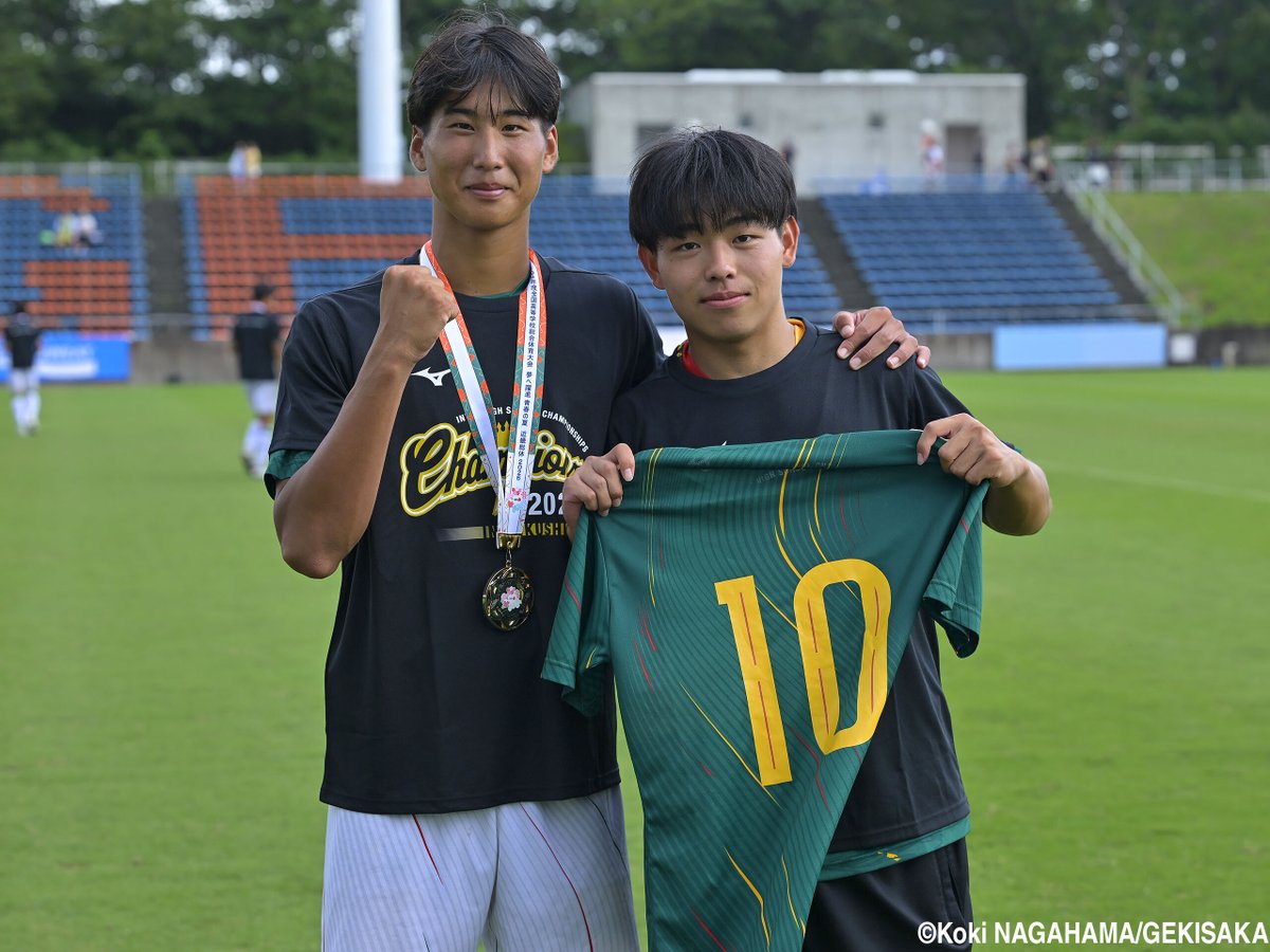 gekisaka's tweet photo. 開幕1週間前に負傷し、スタンドから見届けた初優勝。静岡学園の注目10番MF松永悠輝はこれから「このチームに恩返しできるように」

https://t.co/sZPNzHWf5u

#高校サッカー #インターハイ #ゲキサカ https://t.co/KwCnt3gtnG